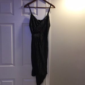 BOOHOO faux wrap w/ and asymmetrical hem dress!